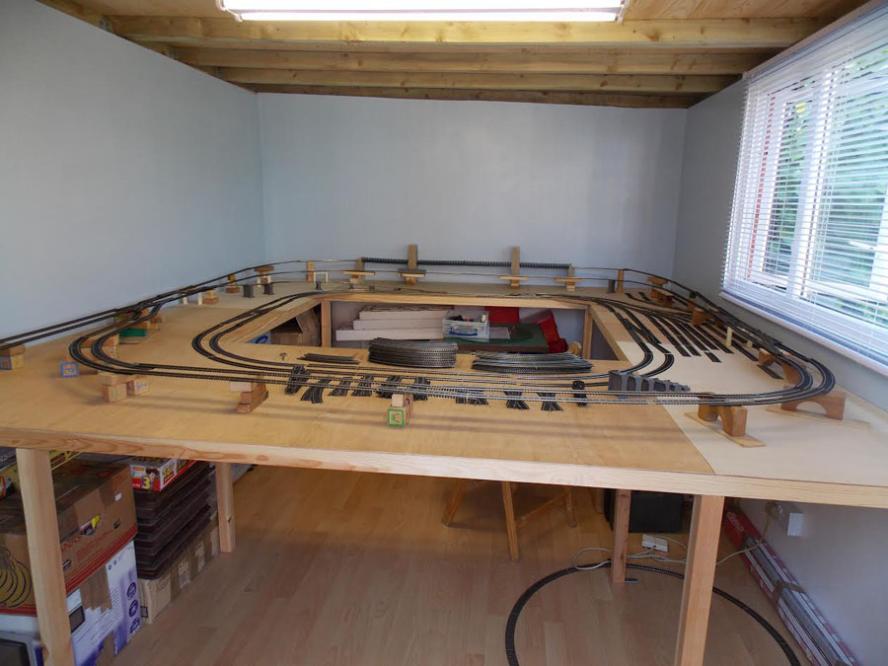What Are the Different Types of Model Railway Buildings?